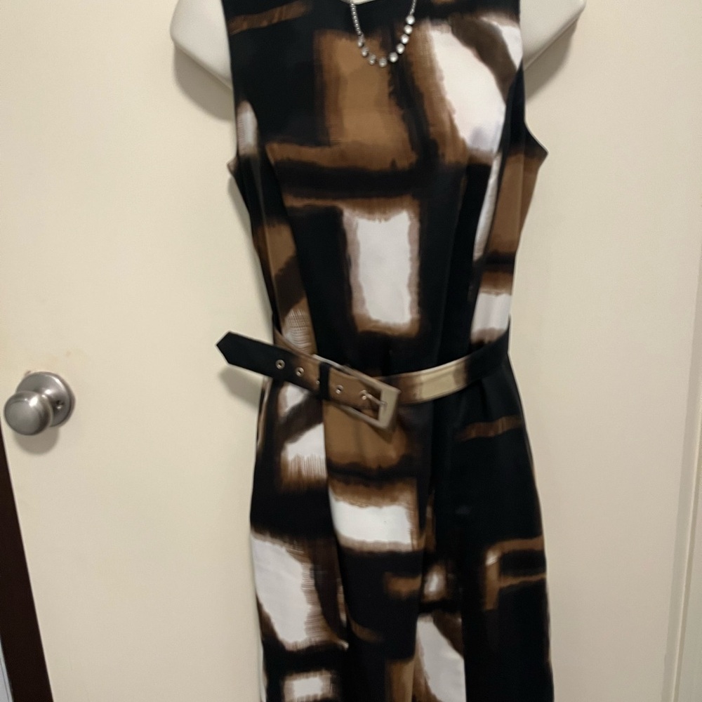 Elegant Brown and Black Sleeveless Dress - Picture 1 of 5